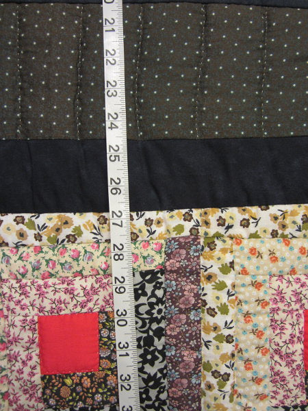 Grandmas Amish Log Cabin Patchwork Wall Hanging Quilt