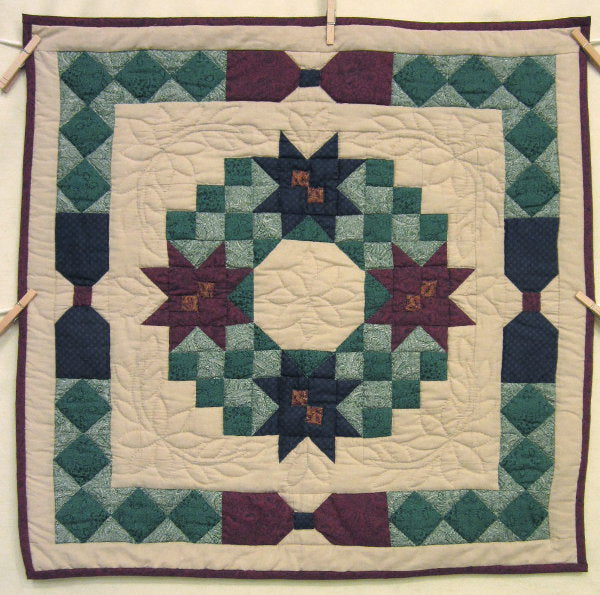 Amish Lancaster Wreath Wall Hanging Quilt