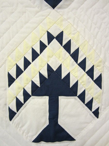 Tree Life Amish Patchwork Wall Hanging Quilt