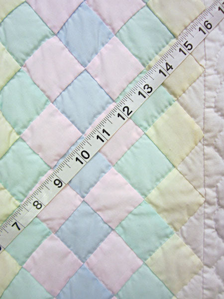 Pastel Amish Trip Around World Wallhanging Quilt