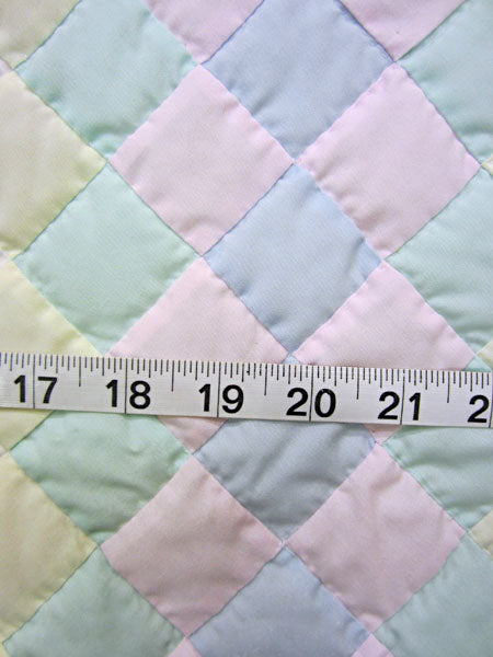 Pastel Amish Trip Around World Wallhanging Quilt
