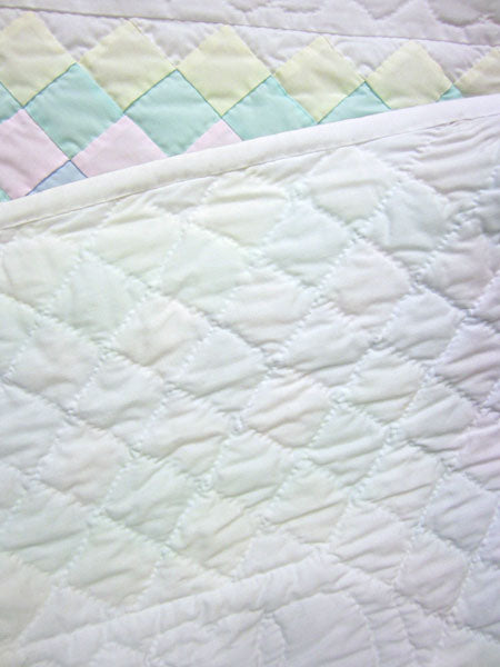 Pastel Amish Trip Around World Wallhanging Quilt