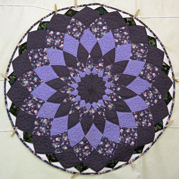 Amish Dahlia Round Wall Hanging Quilt