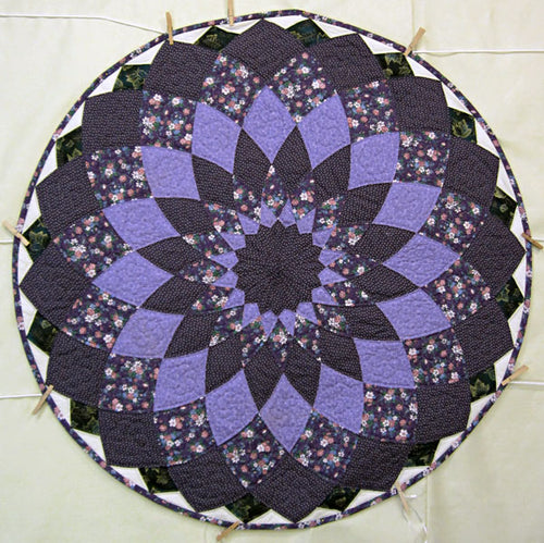 Amish Dahlia Round Wall Hanging Quilt