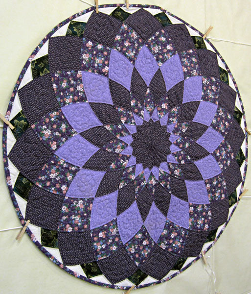 Amish Dahlia Round Wall Hanging Quilt