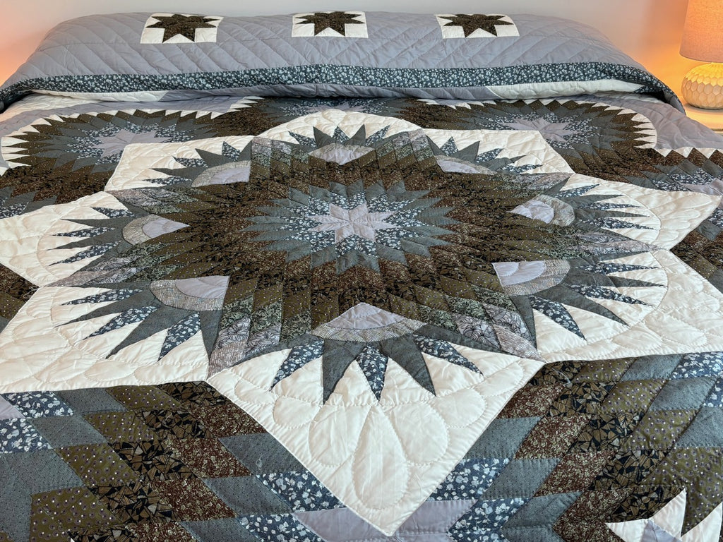 Majestic Feathered Star