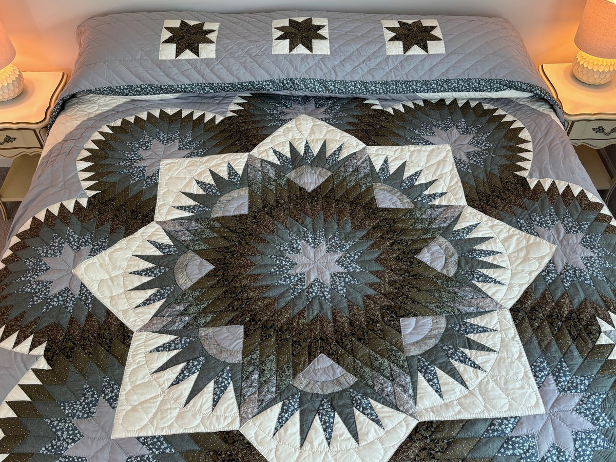 Majestic Feathered Star