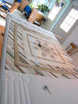 Elegant Ecru Lone Star Patchwork Amish Quilt 98x110